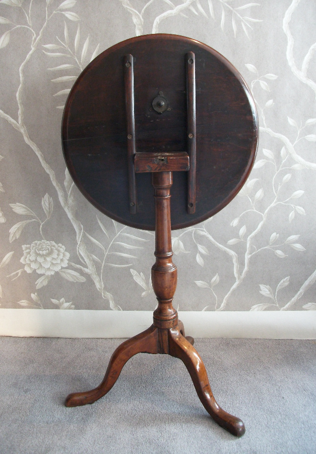 Small Tilt-top Round Table